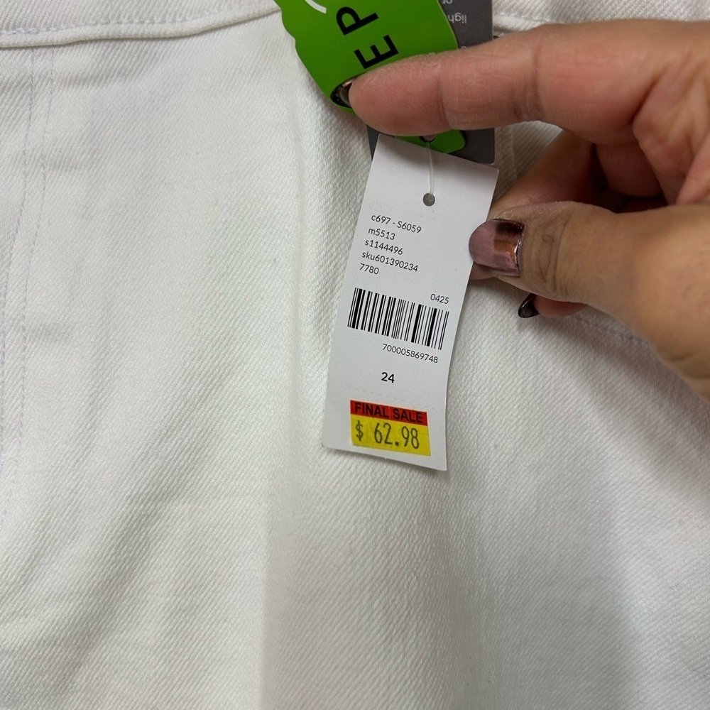 Lane Bryan White Shorts - Picture 3 of 6